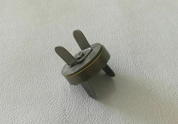 Picture of Lock Magnetic 18mm O/Brass STC098